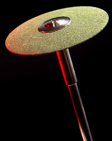 Полир для грубой обработки диоксида  циркония в форме линзы 25х1-2х1,6 мм