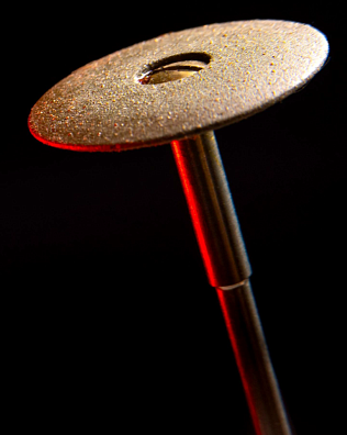 Шлифовальный инструмент в форме линзы для обработки: диоксида циркония, керамики и дисиликата лития