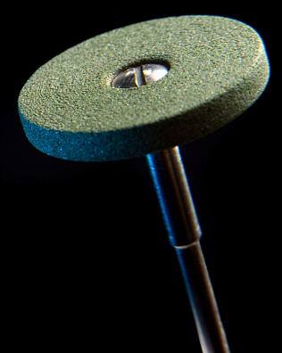 Шлифовальный инструмент в форме диска для обработки дисиликата лития